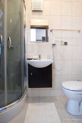Отель Hotel Millenium Góra Motyczna-2